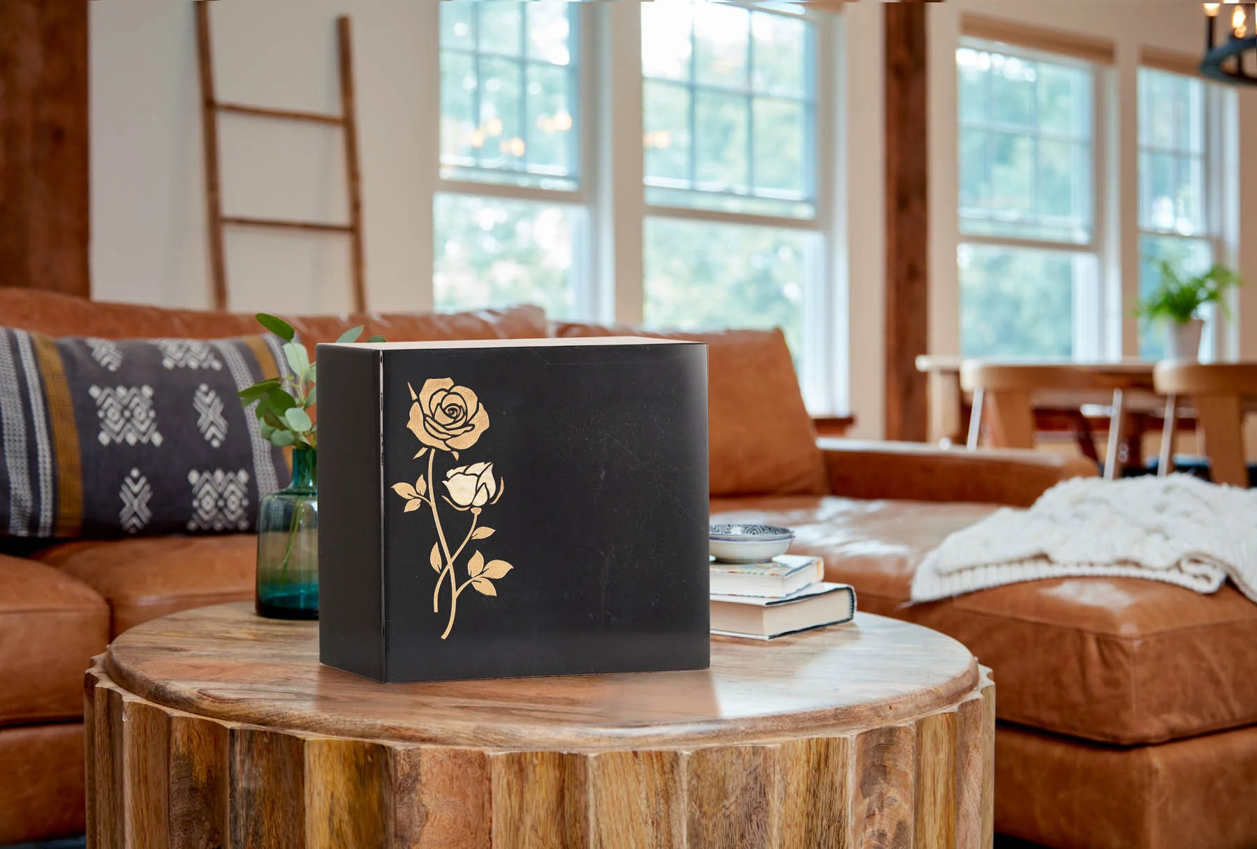 Keystone Black Marble Cremation Urn - Image 3