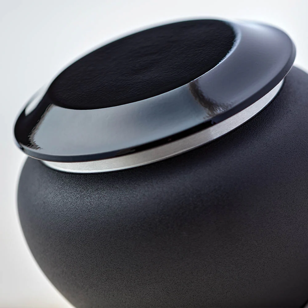 Onyx Cat Cremation Urn - Image 4
